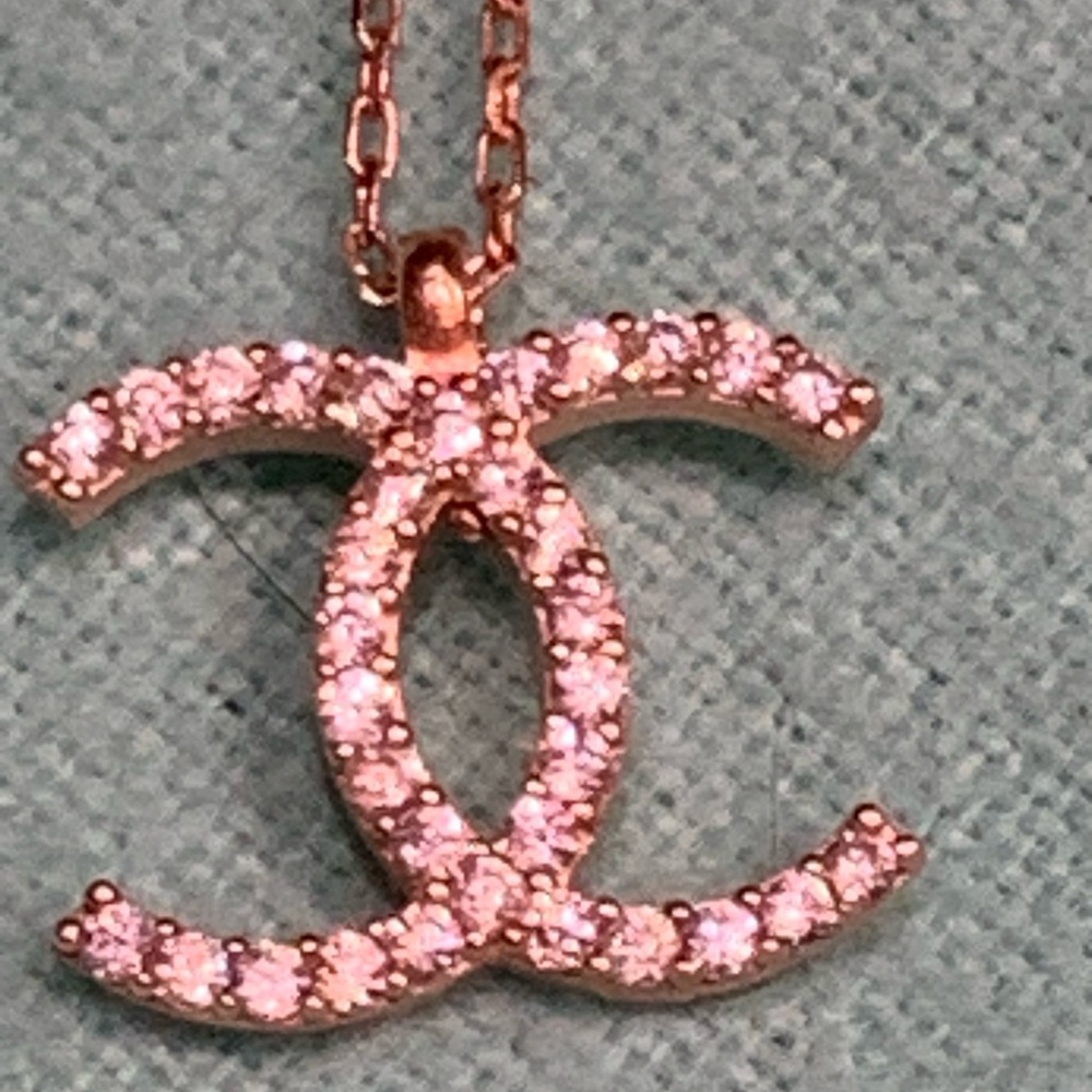Brand new , rare  Rose Gold plated with crystals  Necklace,great for collectors - Picture 3 of 14